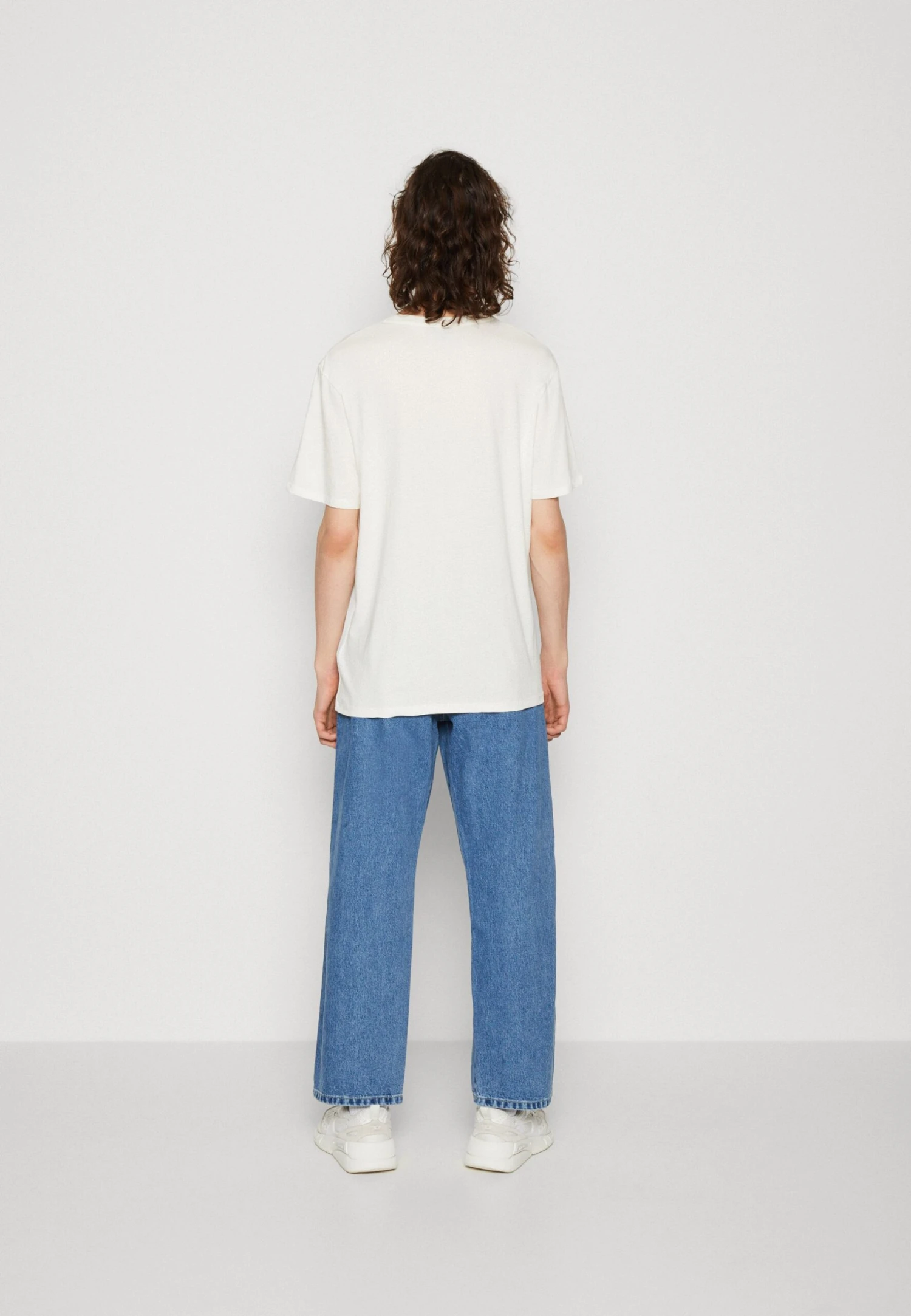 Wrangler Sign Off Tee 2 Pack- Camiseta Básica - Captains Blue 5 Wrangler Sign Off Tee 2 Pack- Camiseta Básica - Captains Blue - Imagen 3