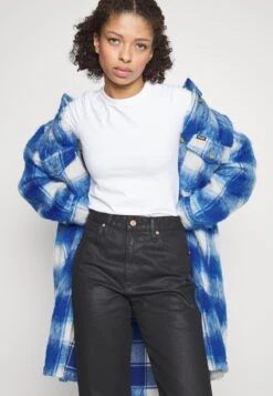 Wrangler Plush Jacket - Abrigo Clásico - Daphne Blue -Wrangler ba30255fc274476295c6057eff81f918