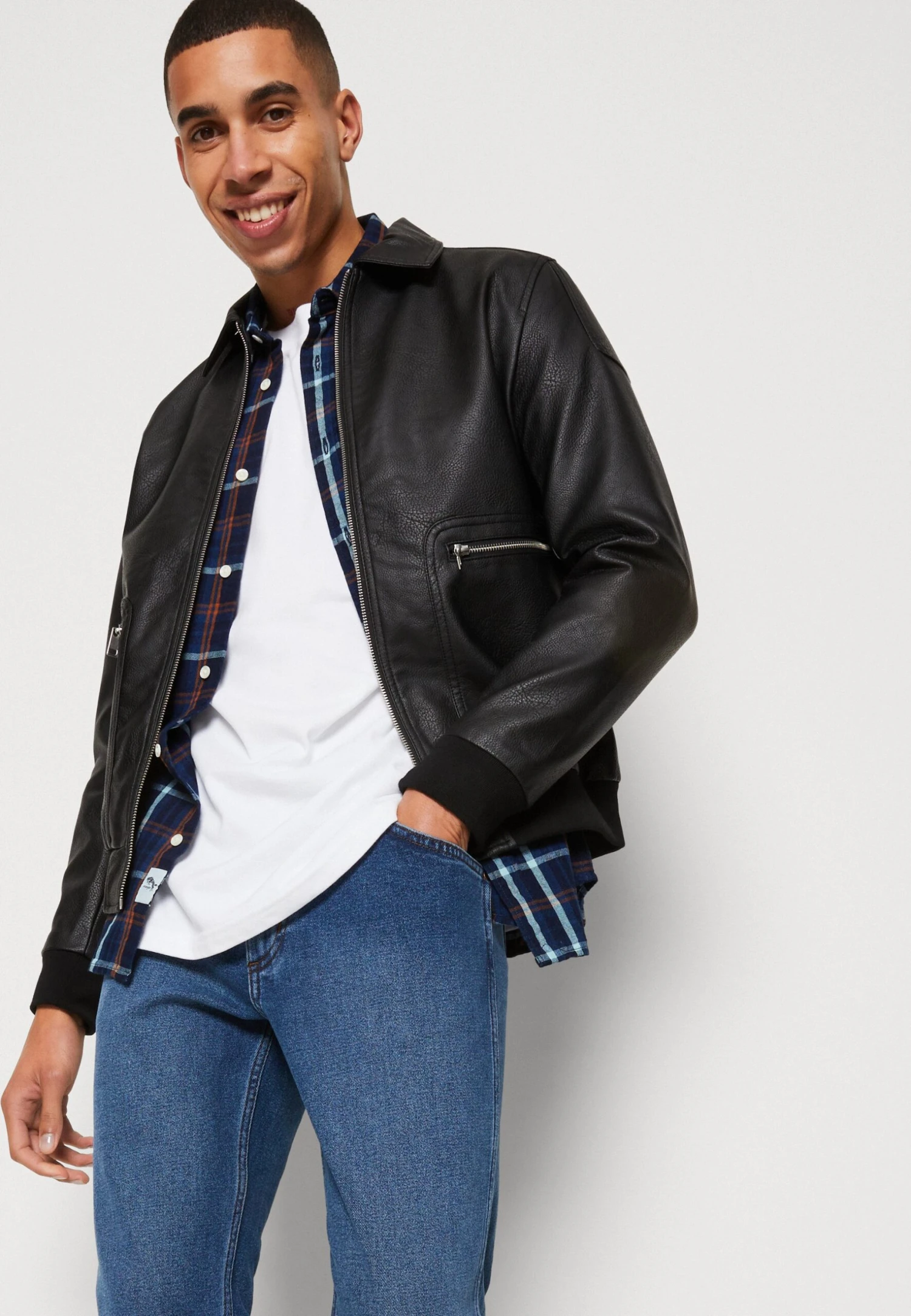 Wrangler Greensboro - Vaqueros Rectos - The Look 6 Wrangler Greensboro - Vaqueros Rectos - The Look - Imagen 4