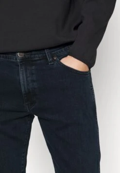 Wrangler Larston - Vaqueros Slim Fit - Dark Blue Denim 11 Wrangler Larston - Vaqueros Slim Fit - Dark Blue Denim -Wrangler be4410a9f7714cfea24391582823bd51