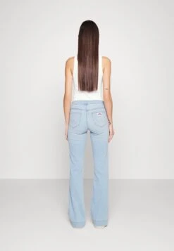 Wrangler Vaqueros A Campana - West Coast 9 Wrangler Vaqueros A Campana - West Coast -Wrangler c2d3ae91a0a24c6191d9acd1f49f30bb