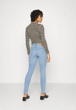 Wrangler Skinny - Vaqueros Pitillo - In The Clouds -Wrangler ca3accaf7689453f8986bcb42059f303