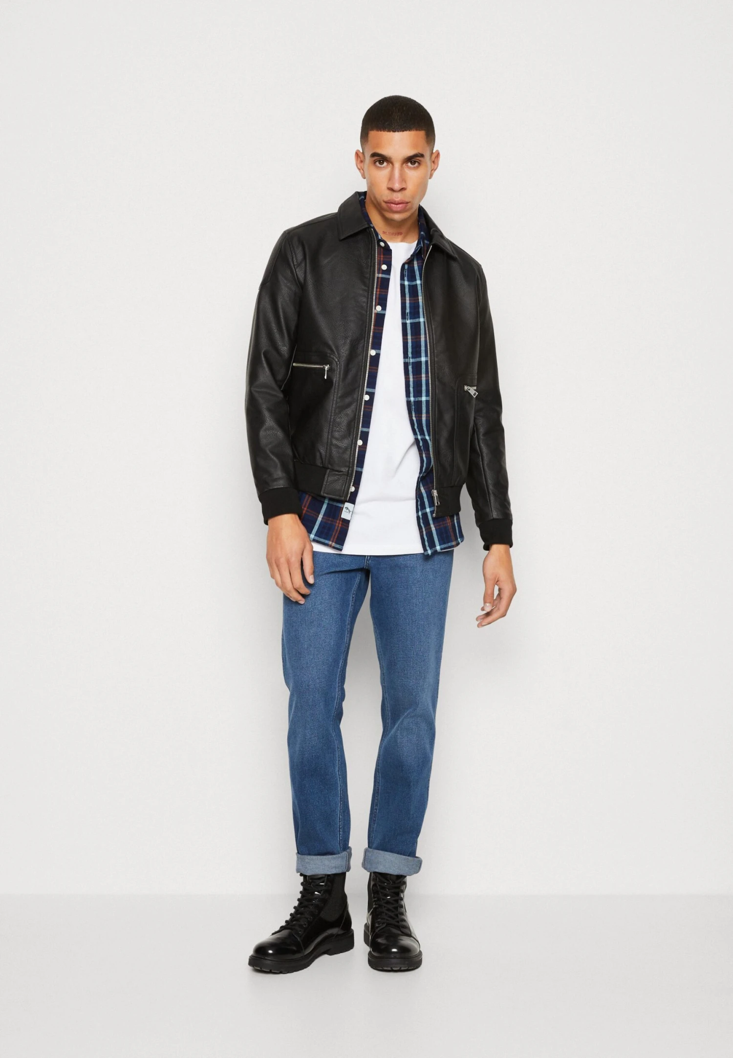 Wrangler Greensboro - Vaqueros Rectos - The Look 4 Wrangler Greensboro - Vaqueros Rectos - The Look - Imagen 2