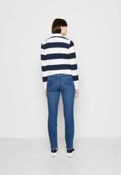 Wrangler Vaqueros Slim Fit - Juniper -Wrangler da59d5ffbf814769a2a3aaced60c05fd