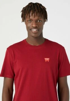 Wrangler Sign Off Tee - Camiseta Básica - Rhubarb Red -Wrangler dae86119d82f4908ab686f4a80c5559f