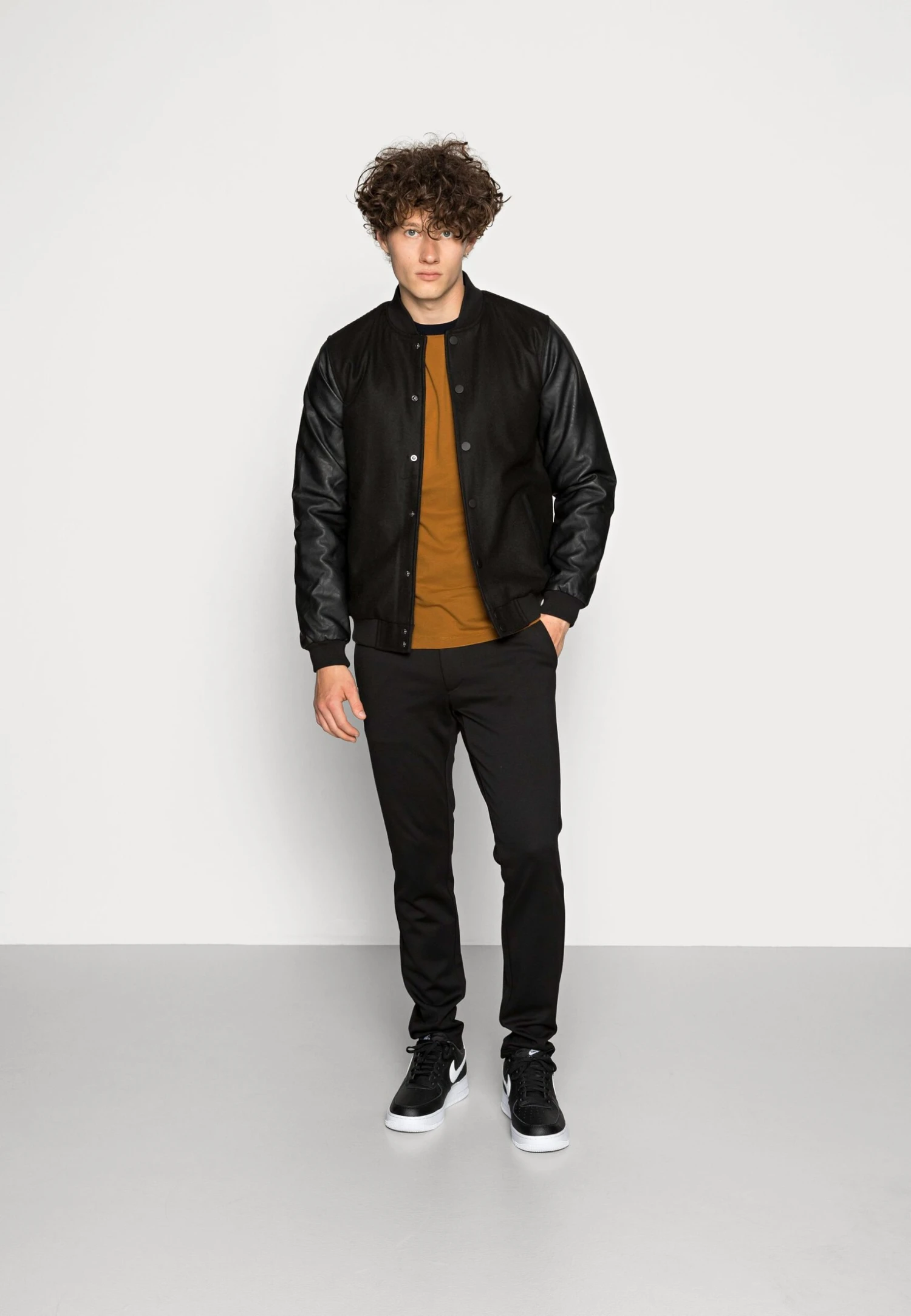 Wrangler Ringer Tee - Camiseta Básica - Golden Brown 4 Wrangler Ringer Tee - Camiseta Básica - Golden Brown - Imagen 2