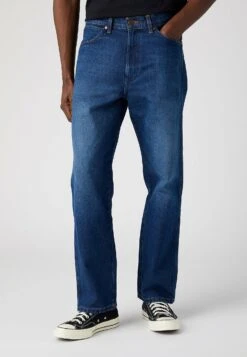 Wrangler Redding - Vaqueros Rectos - Far Away