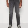 Wrangler Larston - Vaqueros Slim Fit - Ashes