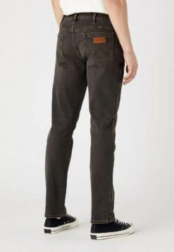 Wrangler Greensboro - Vaqueros Rectos - Black Clay Washed -Wrangler e9993beb8b724bb7b92c57a869aa0366