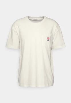 Wrangler Casey Jones Pocket Tee - Camiseta Básica - Wornwhite 12 Wrangler Casey Jones Pocket Tee - Camiseta Básica - Wornwhite -Wrangler ebbd6800d9084d03b3fa9cfeb88f450b