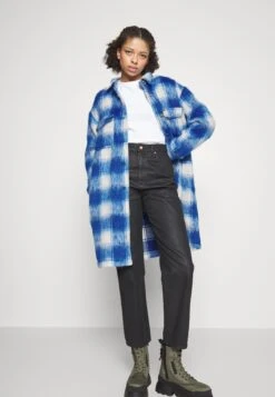 Wrangler Plush Jacket - Abrigo Clásico - Daphne Blue -Wrangler ed016e3e9de84036ad653bbb794dd5c9