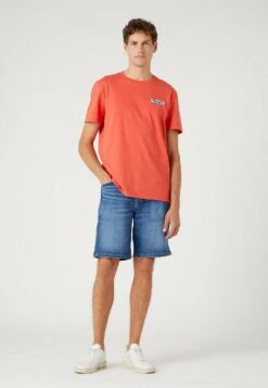 Wrangler Logo Tee - Camiseta Básica - Light Red -Wrangler f0d7fbe57f5e42c7a9abb3e457a7f390