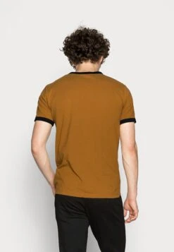 Wrangler Ringer Tee - Camiseta Básica - Golden Brown 9 Wrangler Ringer Tee - Camiseta Básica - Golden Brown -Wrangler f1fedd21e5f64369902423743b9eba7f