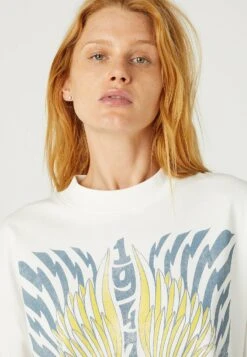 Wrangler Girlfriend - Camiseta Estampada - Worn In White -Wrangler f6e8a6e20d1b472385e66d48608b0379