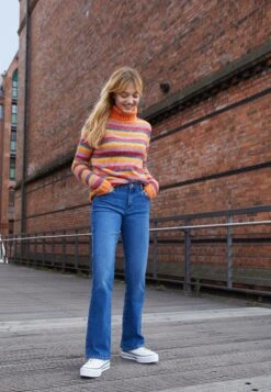 Wrangler Vaqueros Bootcut - Blau